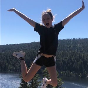 Meet your Posher, Allyssa